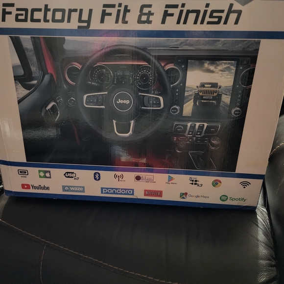 Linkswell 12.1" tesla style head unit - Picture 2 of 4